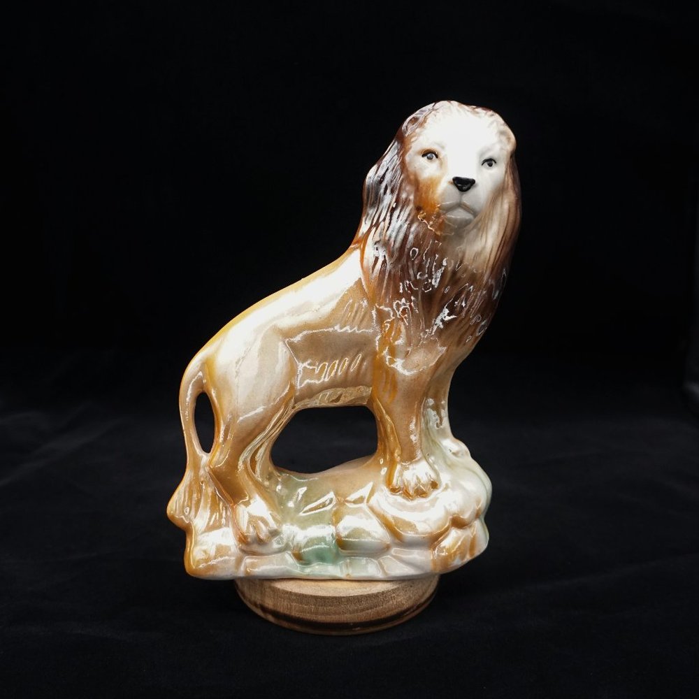 Vintage 70s Lusterware Lion, 7.5”H